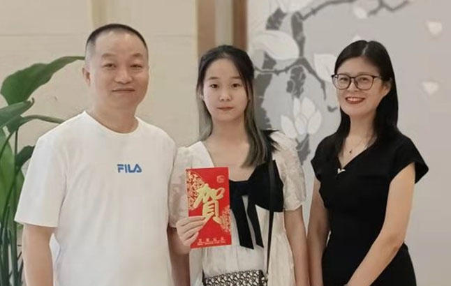 情系员工 金秋助学