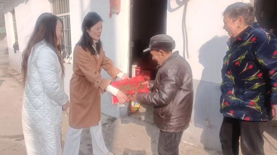 情暖新春，爱满社区——新宏饲料慰问胥家桥社区五保户